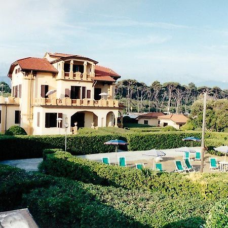 Ostello Apuano Marina Di Carrara Exterior photo