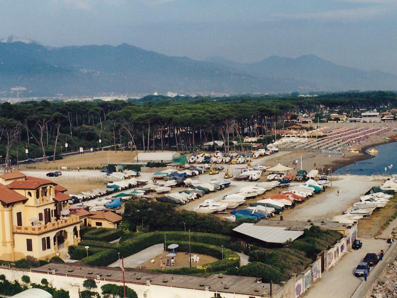 Ostello Apuano Marina Di Carrara Exterior photo