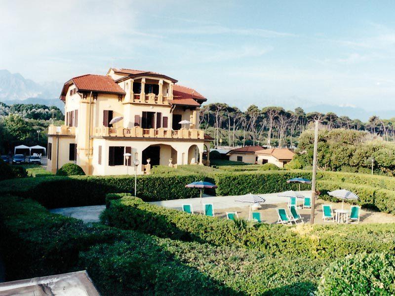 Ostello Apuano Marina Di Carrara Exterior photo